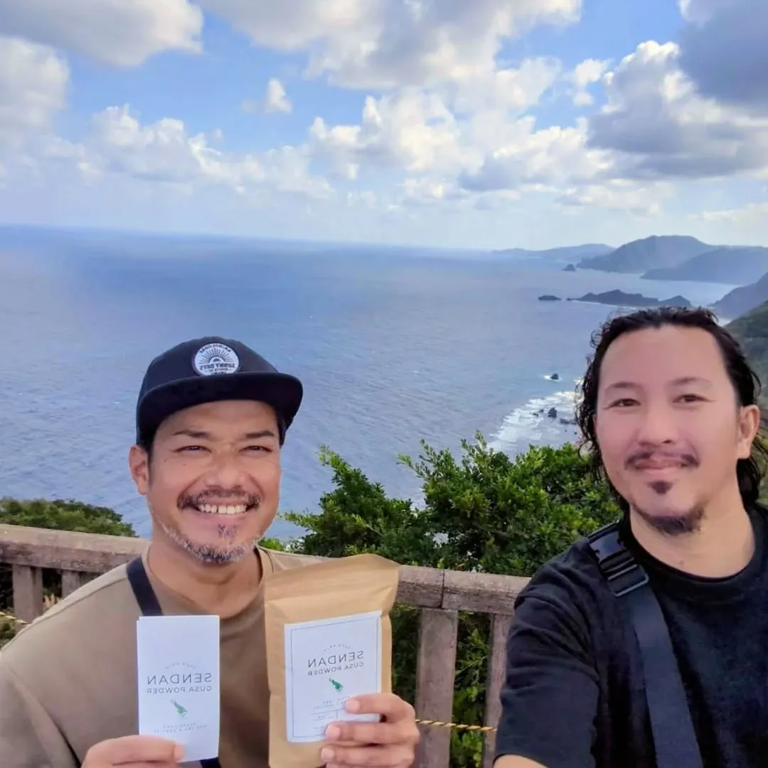 空気が澄んで、海の青さが少し静かに見える季節。